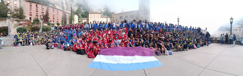 Alumnat de 5è de primària visitant Montserrat i participant en activitats de convivència i reflexió pel mil·lenari de l’Abadia de Montserrat.