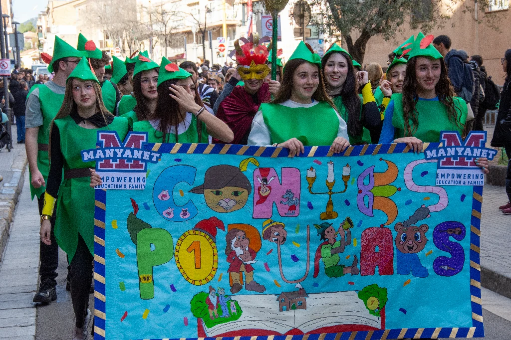 Alumnat de 4t d’ESO a l'inici de la rua