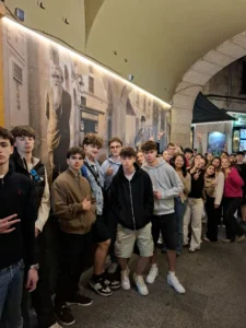 Alumnes de 4t d'ESO celebrant el seu final d'etapa a l'Escola Manyanet Molins