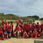 Alumnes de primària durant una excursió d'inici de curs escolar.